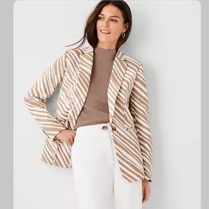 NWT Zebra, Animal print Ann Taylor size 14 blazer